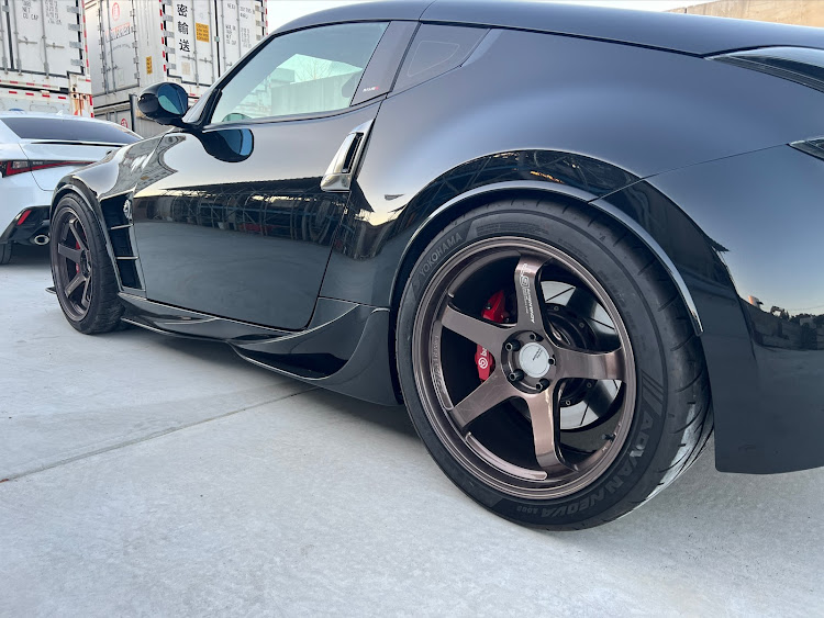 フェアレディZの黒z34・ホイール交換に関するカスタム事例の投稿画像2枚目