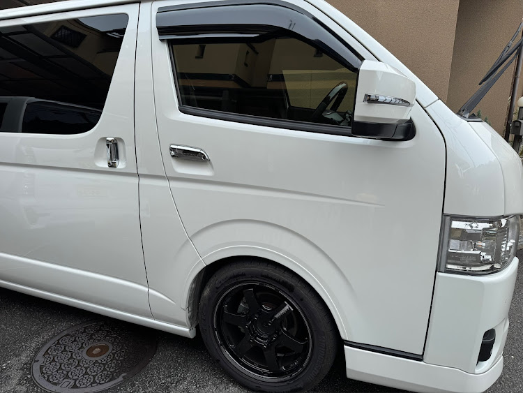 ハイエースバンのハイエースのある生活・秋の気配・洗車・秋の全国交通安全運動・フロントフィルムに関するカスタム事例の投稿画像2枚目