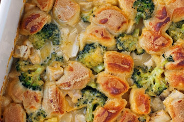Bubble Up Cheesy Chicken and Broccoli Bake