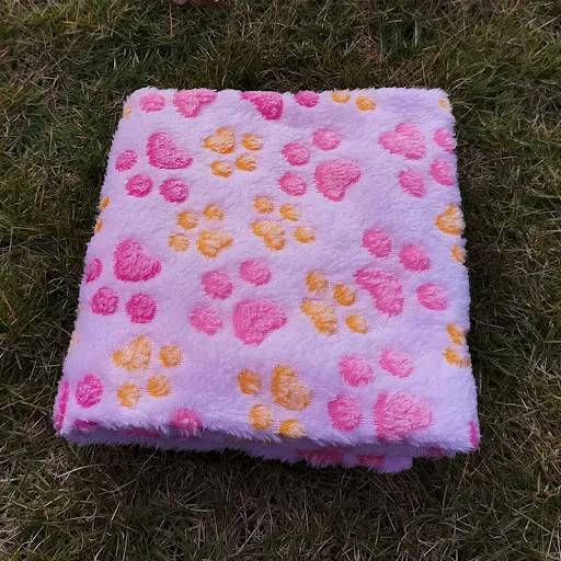 Pet Mat Dog Blankets Soft Flannel Fleece Warm Sleeping Beds Chihuahua Yorkshire For Newborn Puppies and Kittens Dog Sofa