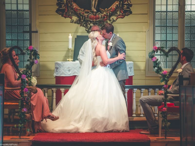 Fotografo di matrimoni Paulius Lekacinskas (freeworldphoto). Foto del 19 aprile 2019