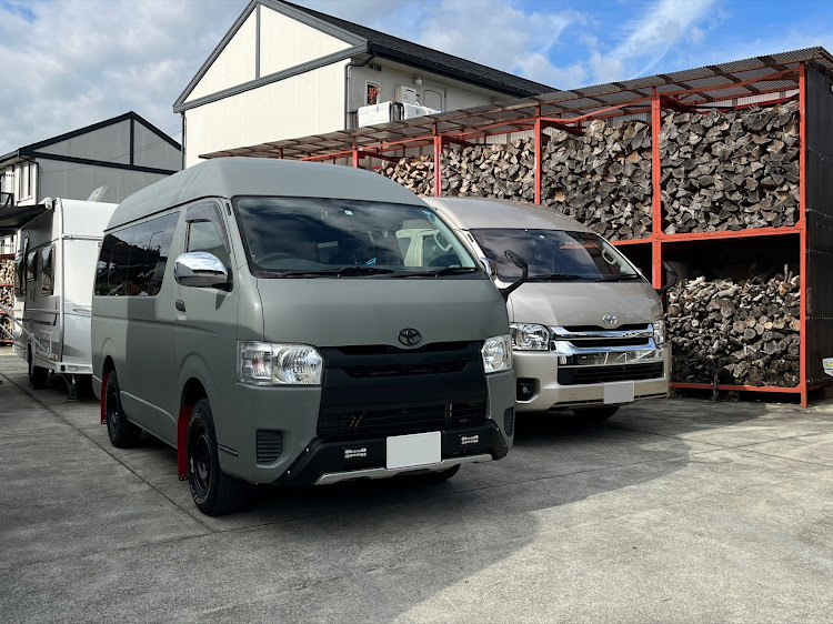 ハイエースバンのDIY・ハイエース200系・刷毛塗り全塗装・タカラ塗料に関するカスタム事例の投稿画像1枚目
