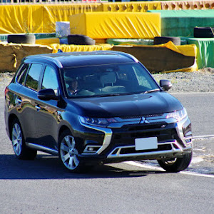 アウトランダーPHEV GG3W