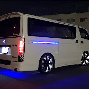 ハイエースバン TRH200V