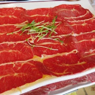 肉多多火鍋