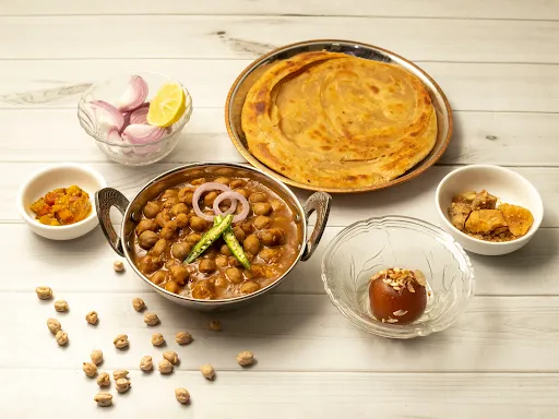 2 Plain Paratha With Punjabi Chole [300 Ml, 1 Box]