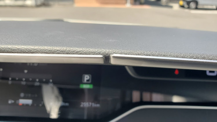 セレナのGFC27・DIY・メキメキ大作戦！・失敗は…失敗の巻😭に関するカスタム事例の投稿画像4枚目