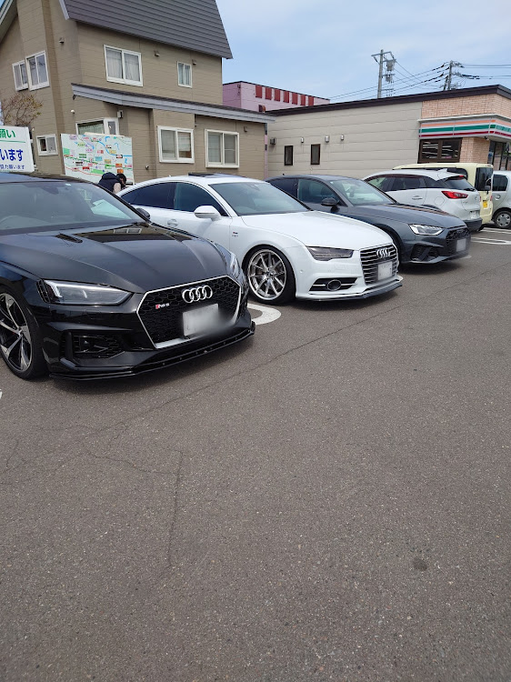 RS5 スポーツバックのアウディ・ゴールデンウィーク・ツーリング・桜コラボ🌸に関するカスタム事例の投稿画像1枚目