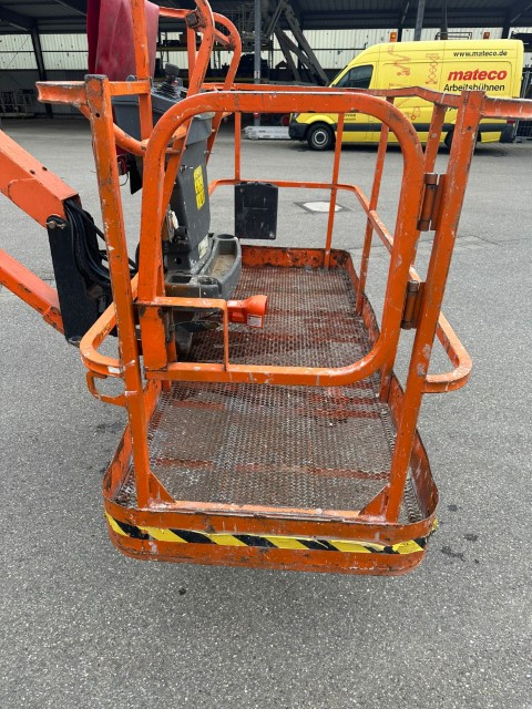 Picture of a JLG 1250AJP