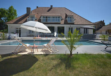 Maison avec piscine et jardin 10