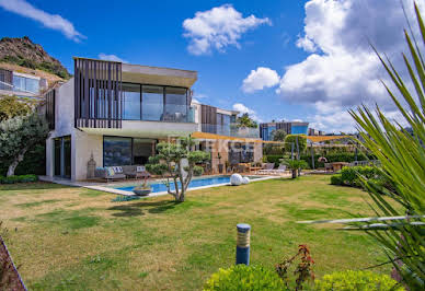 House with pool and terrace 4