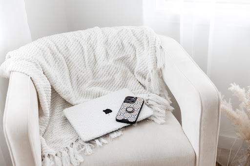 3 Red Flags 🚩 For Virtual Assistants & Freelancers: How YOU Can Avoid Them!