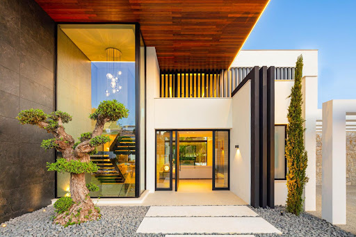 Villa avec piscine et terrasse 2