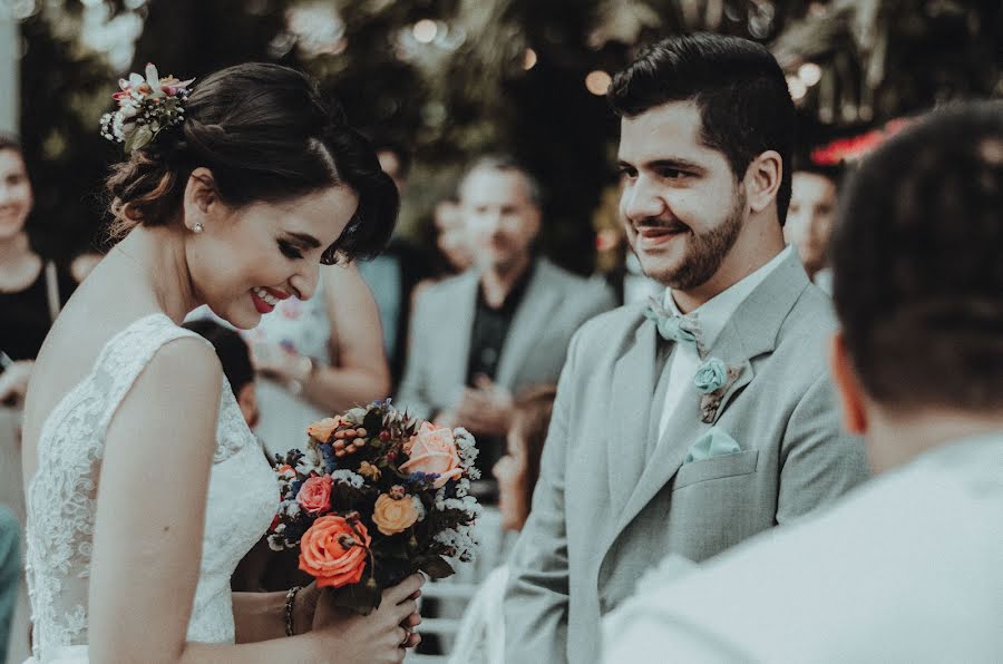 Fotografo di matrimoni Amanda Oviedo (amioviedo). Foto del 7 novembre 2018