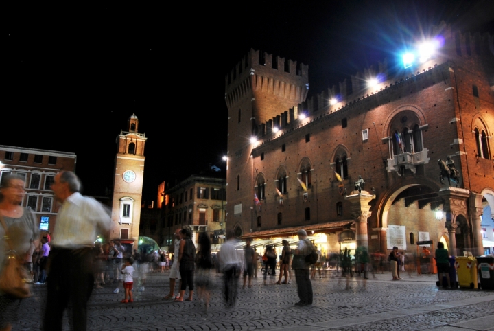 Ma guarda che via vai in piazza! di silvia_bobo