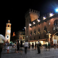 Ma guarda che via vai in piazza! di 