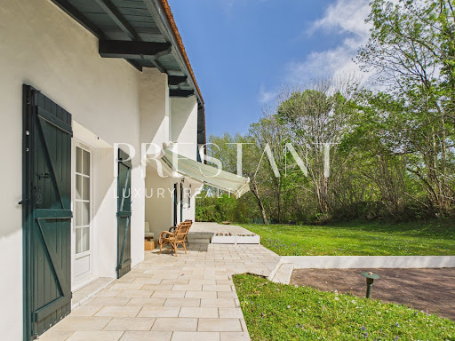 House with pool and terrace 2