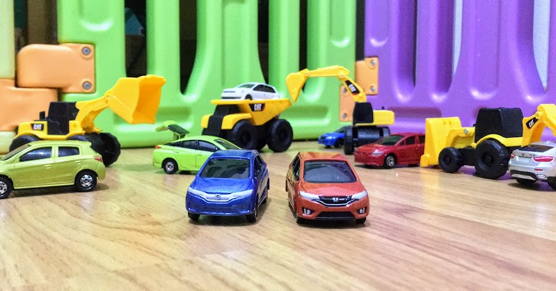 Tomica Cool Drive: Apa Bedanya? • Adham Somantrie