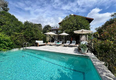 Villa with pool and terrace 4