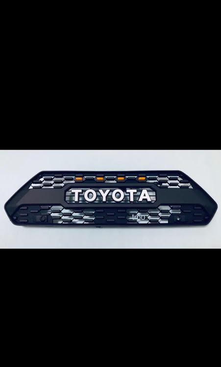 RAV4のrav4・rav4adventure・RAV4乗りさんと繋がりたい・タコマ風グリル・グリル交換に関するカスタム事例の投稿画像1枚目