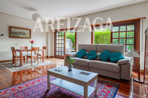 achat Maison de prestige à Saint-Sébastien (Espagne) - Salon salle à manger avec accès jardin