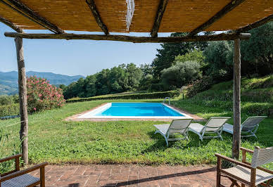 Corps de ferme avec jardin et piscine 17