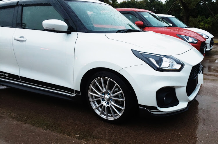 スイフトスポーツの滋賀県・プチオフ会!?・テンションアゲアゲ・愛車変態❓️❓️🎃・ヒカリモノ✨💍✨に関するカスタム事例の投稿画像1枚目