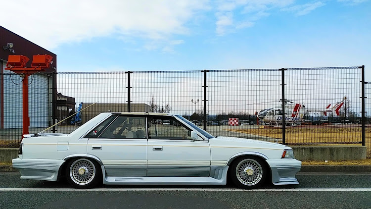 ローレルのc32ローレル・スープラ・クラウンワゴン・ハイラックスサーフに関するカスタム事例の投稿画像2枚目