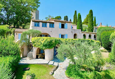 Villa with pool and garden 2