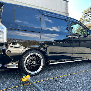 ヴォクシー ZRR70W
