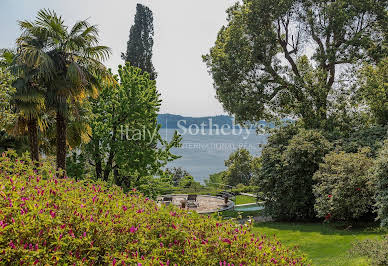 Villa with pool and garden 5