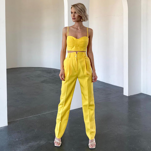 Title 3, Suspended Vest Suit with High Waist and Slim Fi...
