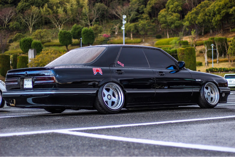 シーマのわっるracing・ozstyle・車検制度なくなればいいのに…・金欠だけど・嫌な時期が来るに関するカスタム事例の投稿画像1枚目