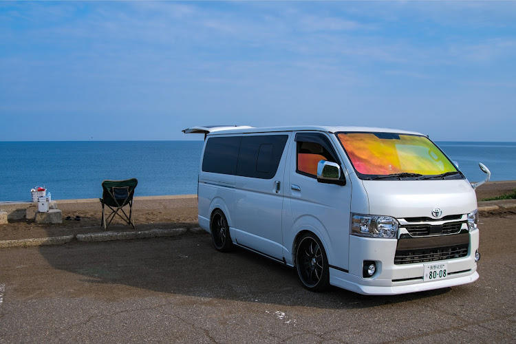 ハイエースバンの車写活・ドライブ・ハイエース・fclカラーチェンジLEDフォグバルブに関するカスタム事例の投稿画像2枚目