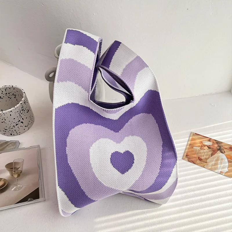 Sac à main tricoté à blocs de couleurs Niche Design Girl Love. Un accessoire tendance pour les filles, alliant design unique et praticité au quotidien.