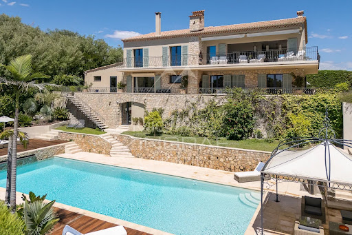 Seaside house with pool 1