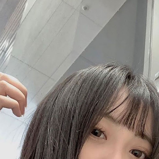 む
