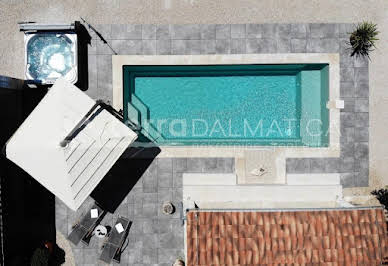 Villa with pool and terrace 4