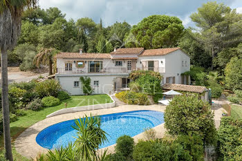 villa à Roquefort-les-Pins (06)