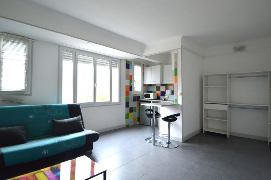 Location meublée appartement 1 pièce 28 m² à Pau (64000), 380 €