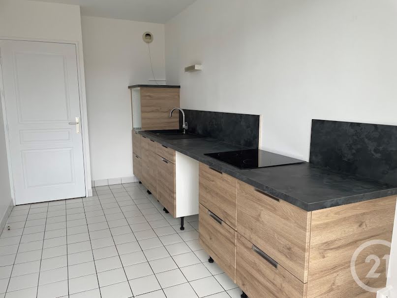 Location  appartement 4 pièces 80.66 m² à Rouen (76000), 1 205 €