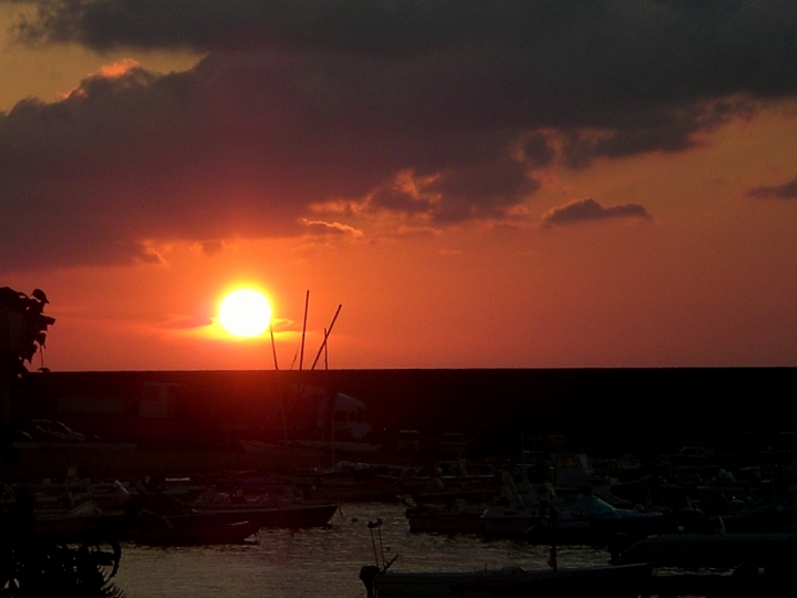 Tramonto sul mare di spoletta