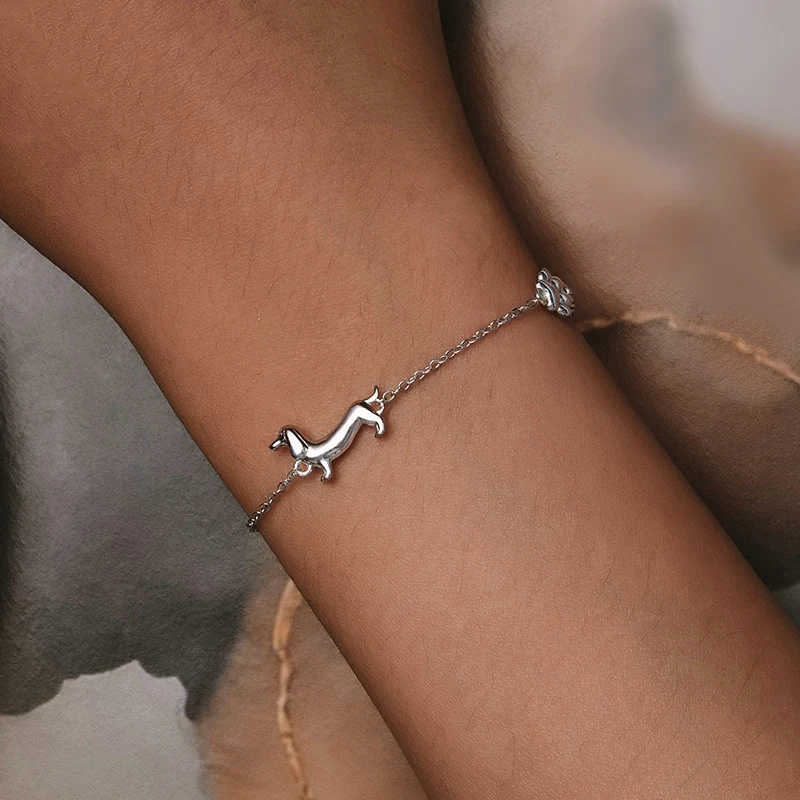 Schattige S925 Sterling Zilveren Armband met Hondje, Eenvoudig en Leuk Design, Ideaal als Geschenk voor Dierenliefhebbers.