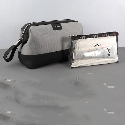 Title 3, Large Capacity Portable Travel Storage Bag. Kee...
