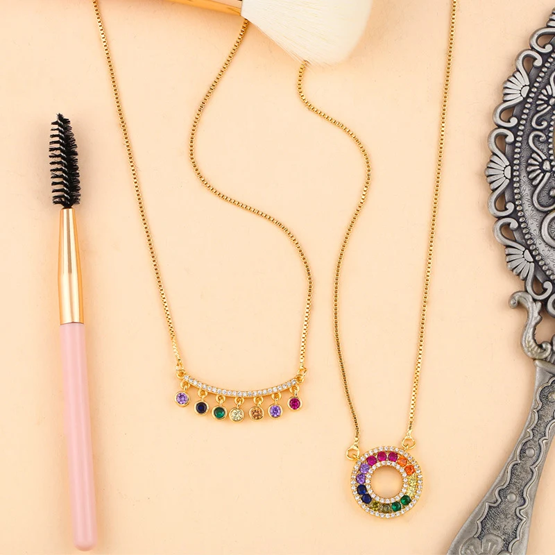 Hanger ketting geometrische ronde gebogen bar, een stijlvol sieraad dat je dagelijkse look accentueert met een modern en elegant design.