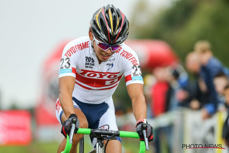 De vreemde (Japanse) eend in de bijt tussen van der Poel en Van Aert: "Komaan Teppanyaki! Go go Mitsubishi!"