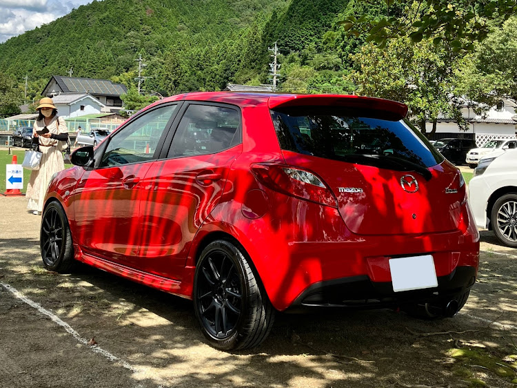 デミオのde5fs・デミオ・赤い車に関するカスタム事例の投稿画像2枚目