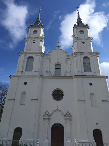 Vilani Catholic Church, statue