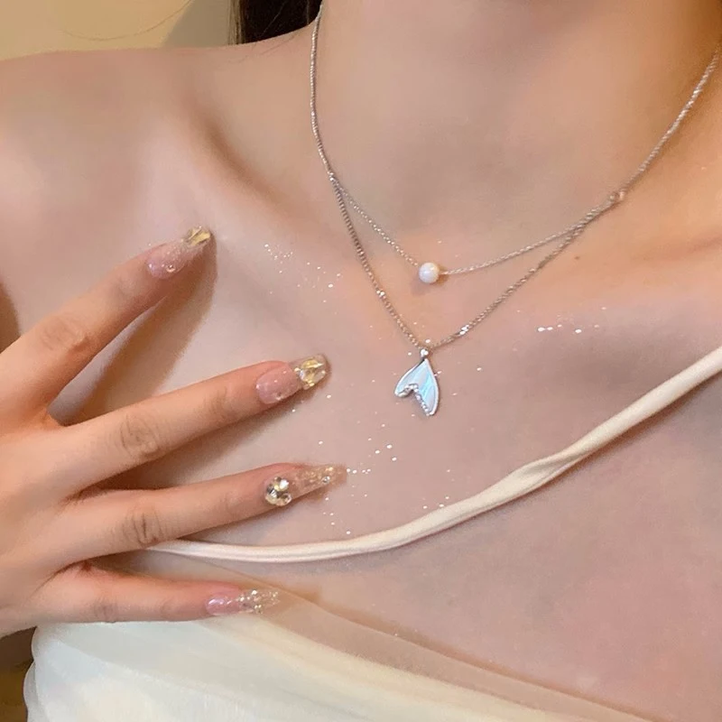 Collier en acier titane pour femme avec perles, accessoires. Élégant bijou féminin, parfait pour toutes les occasions. Sublimez votre style quotidien.