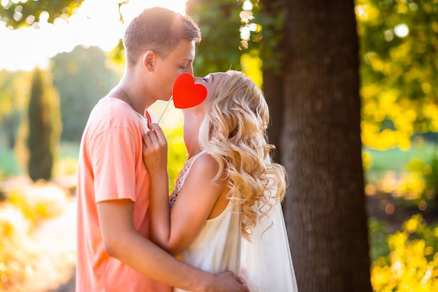 Fotógrafo de casamento Aleksandr Zolotarev (alexzolotarev). Foto de 13 de agosto 2016